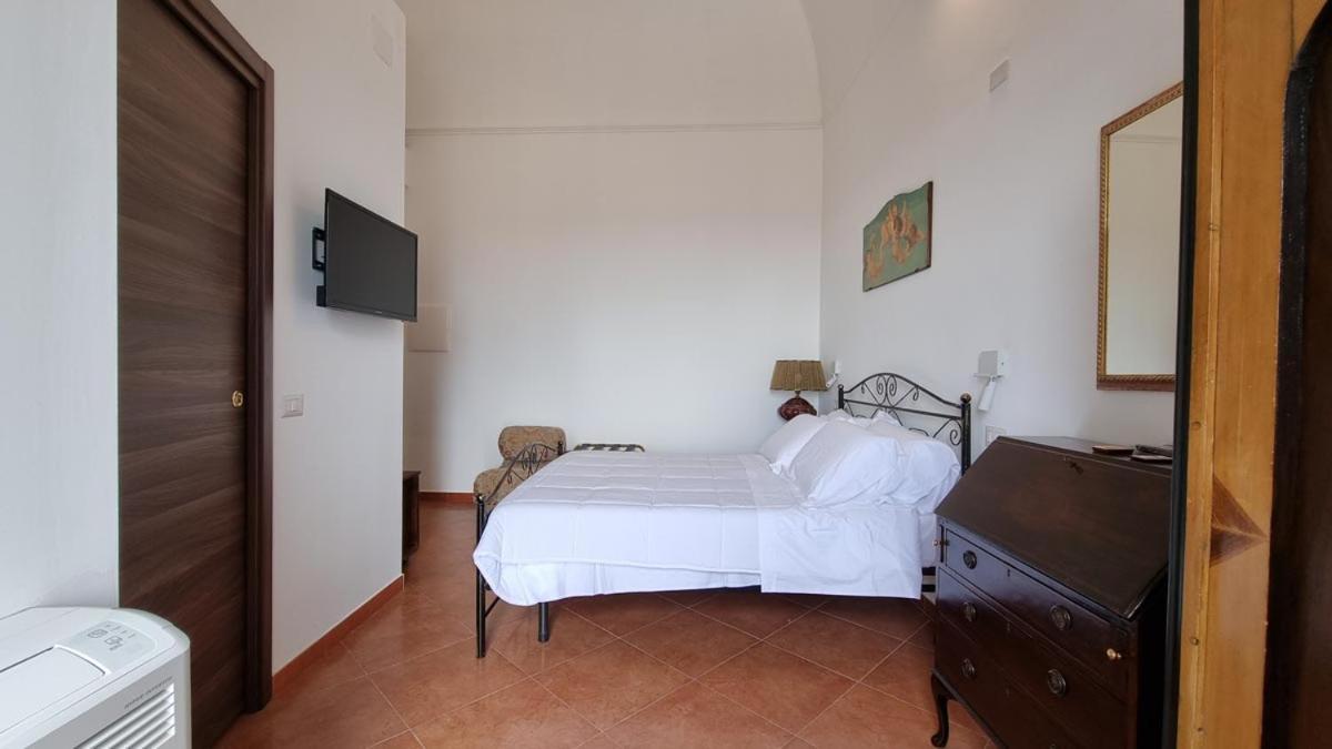 Suite Il Ducale Ferrandina Bagian luar foto